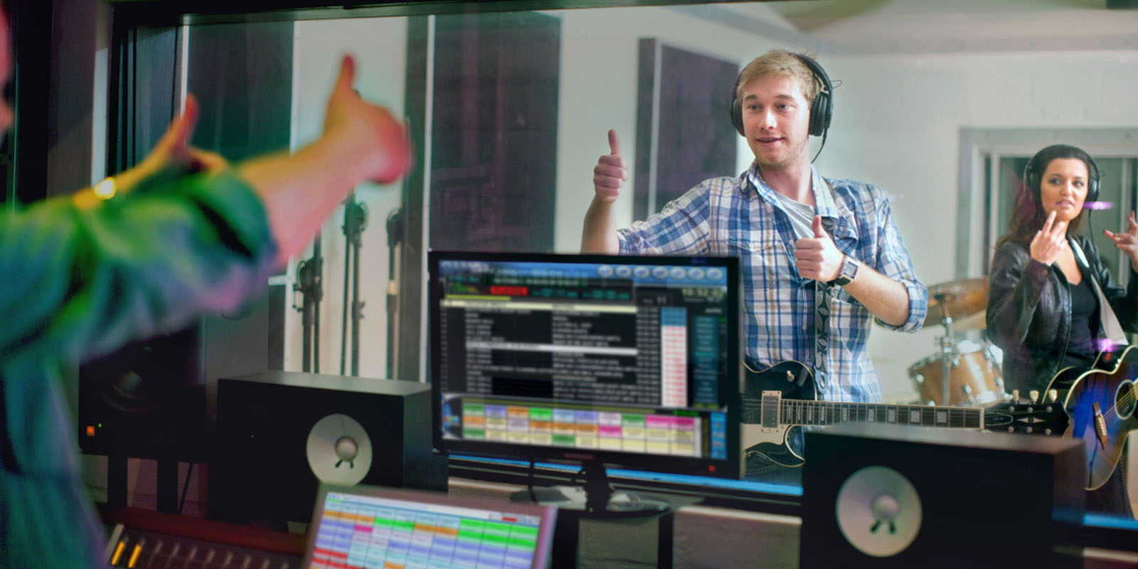 EMPRESA DE TECNOLOGIA PARA O SETOR DE RADIODIFUSÃO